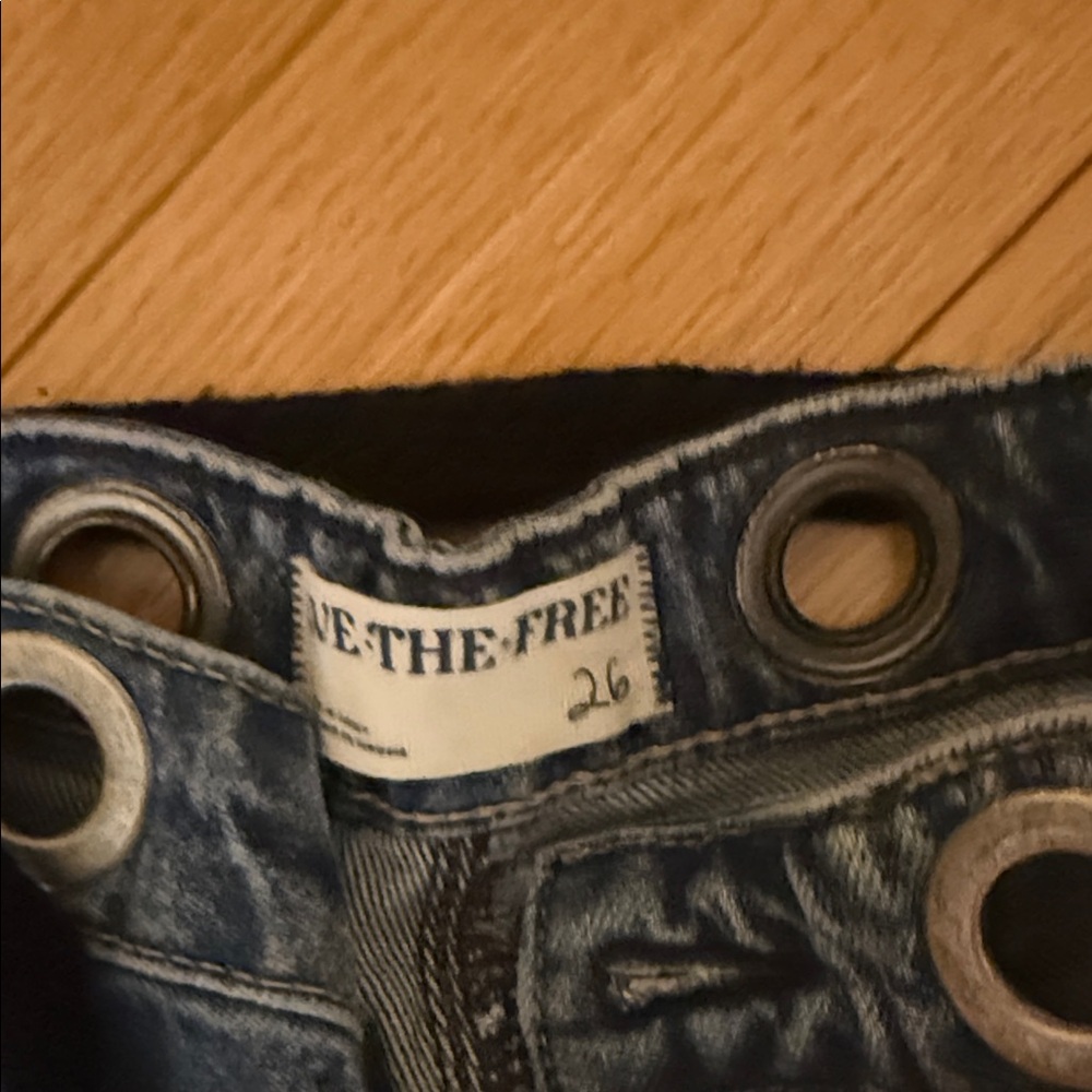 Women’s we the free barrel Blue Jeans - Picture 3 of 5